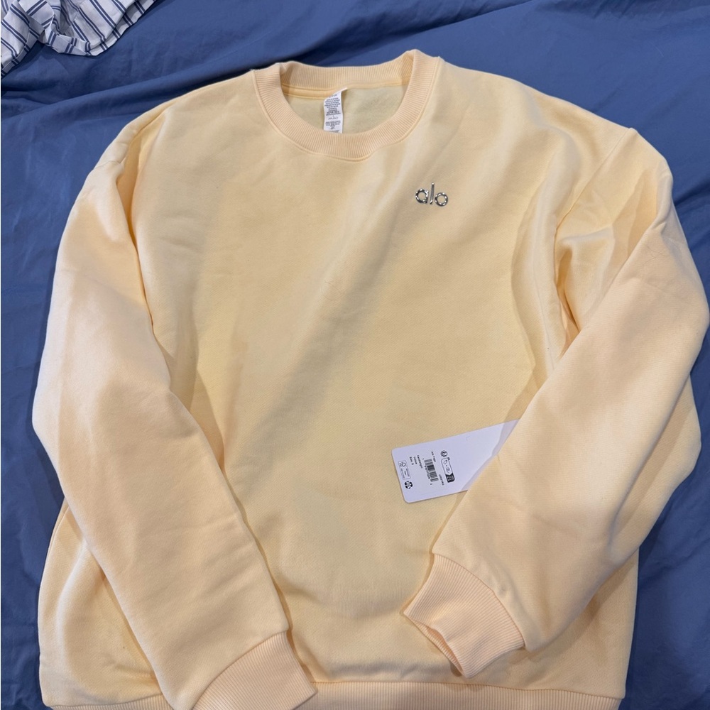 NWT Alo accolade sweatshirt crewneck candlelight yellow